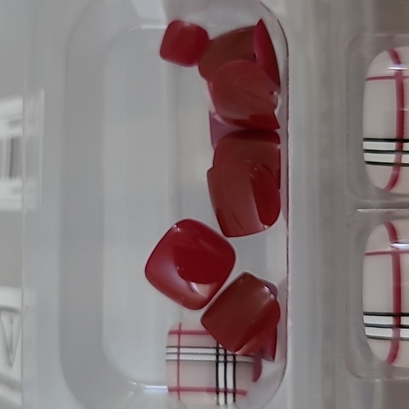 2/$16 Plaid Press On Toenails - Picture 17 of 17